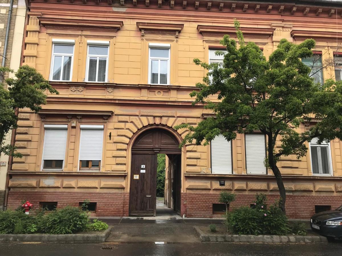 Classic Apartman Szeged Buitenkant foto